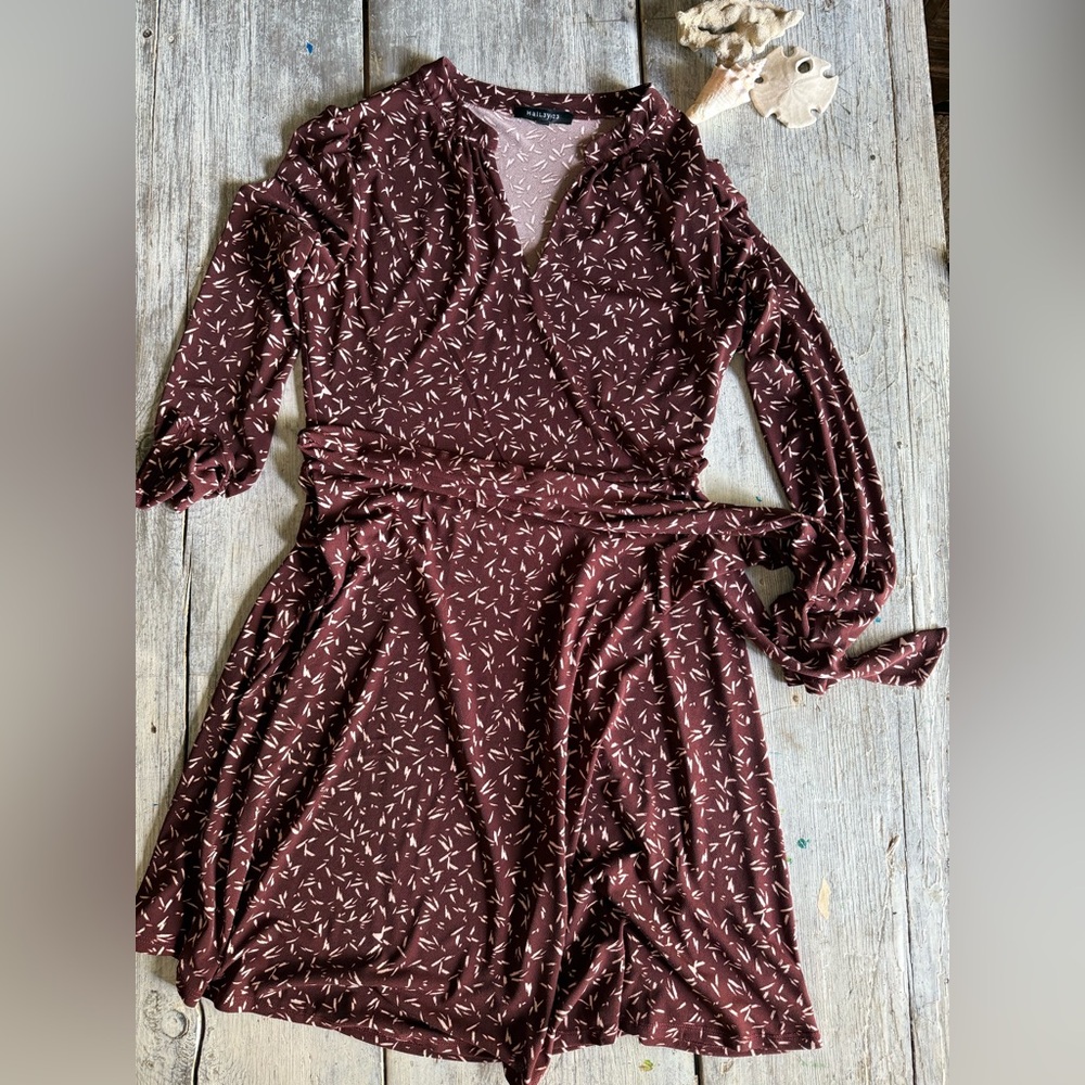 Hail3y:23 Burgundy v neck Dress with cream Pattern